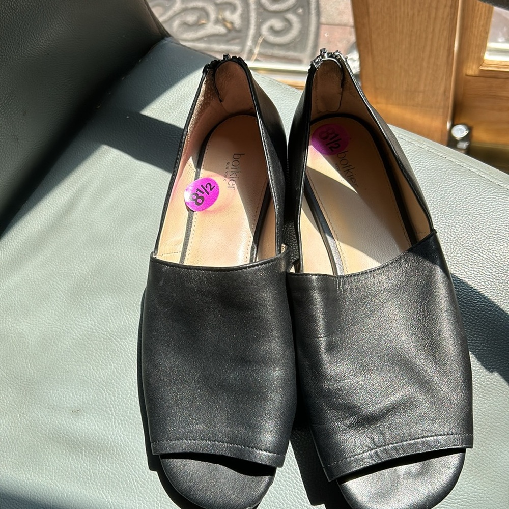 Bolkier leather open toe flat